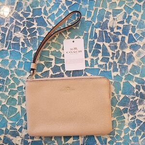 Coach Corner Zip Pebbled Leather Wristlet Clutch In Beechwood